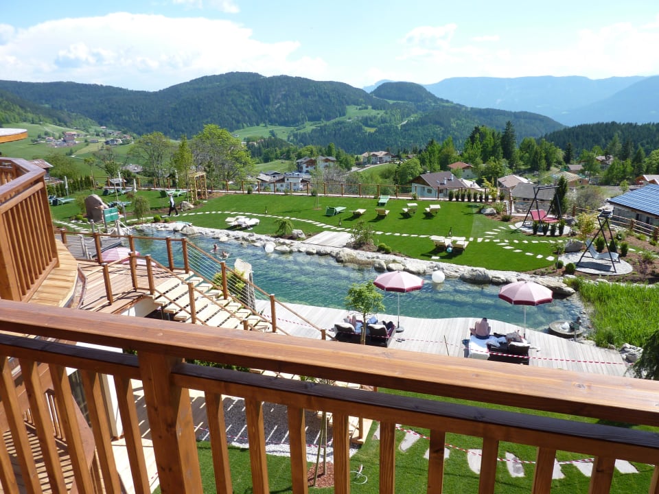 Vom Balkon in den Garten und das Etschtal Hotel Chalet Mirabell