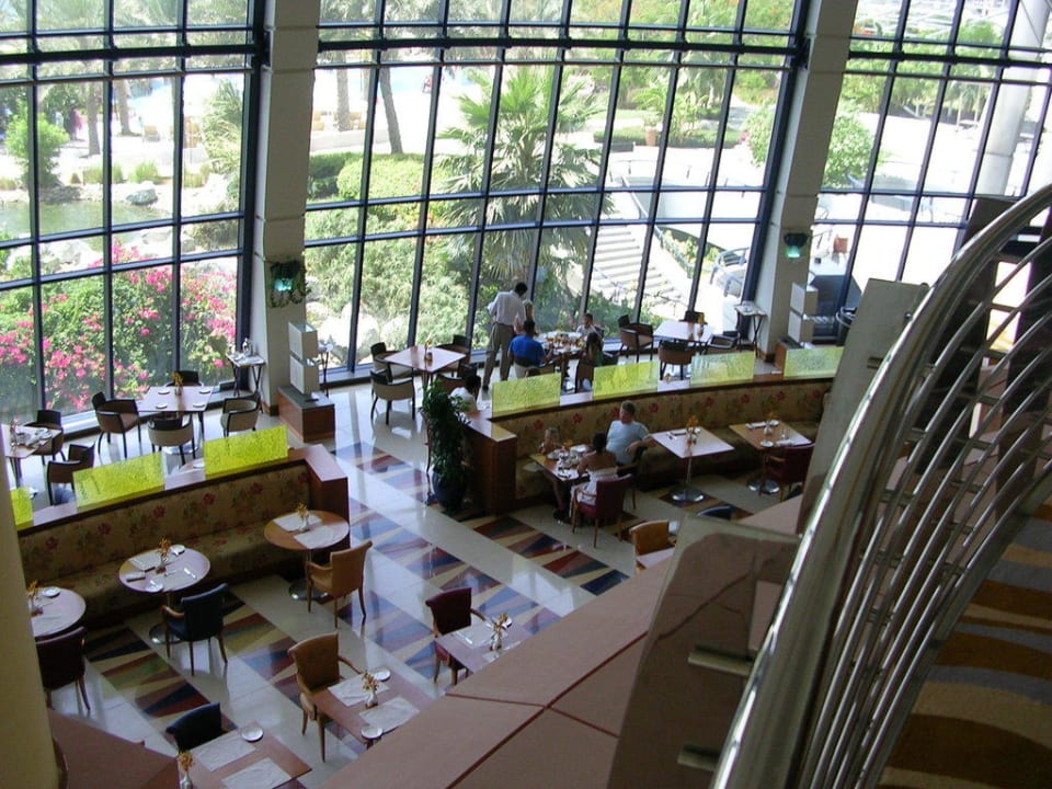 Restaurant Hotel Le Meridien Al Aqah Beach Resort