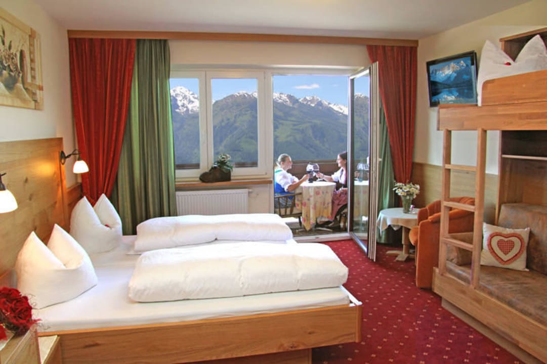 Neues Dreibettzimmer mit Balkon und Panoramablick Panoramagasthof-Hotel Hohe Brücke