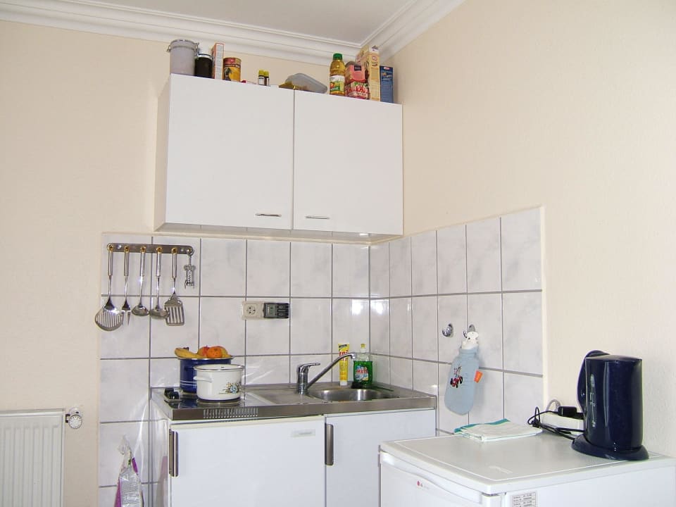 Küchenzeile der Ferienwohnung mit Terrasse Ferienpension Mittag