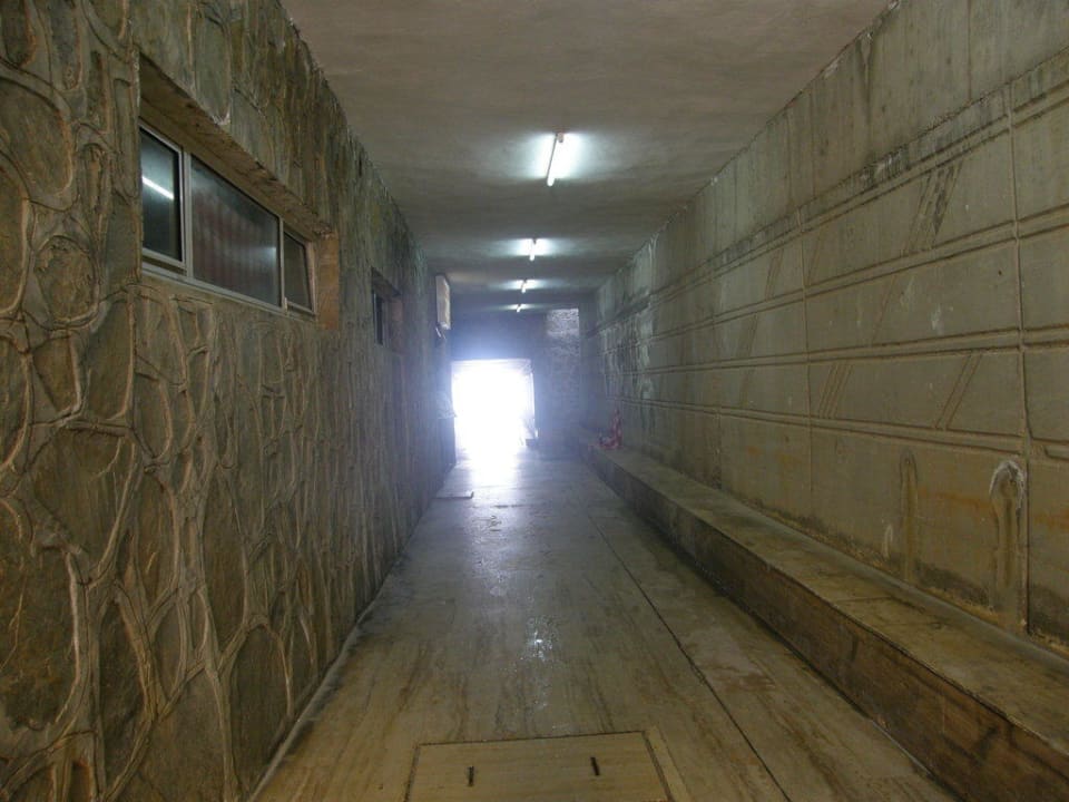 Przejście na plażę - tunel pod ulicą Grand Kaptan