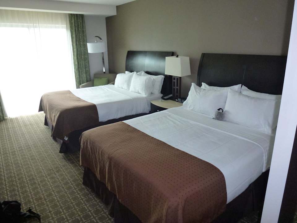 2 x queen size Holiday Inn Charleston Historic Downtown