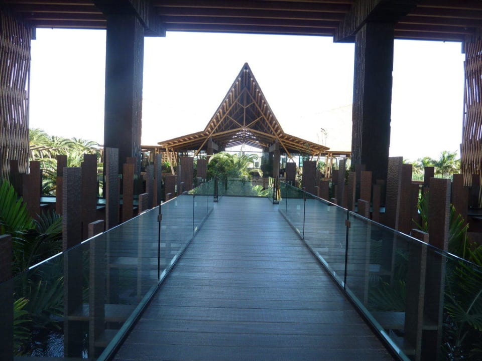 1. Blick nach dem Eingang Lopesan Baobab Resort