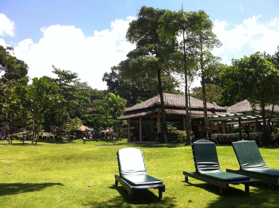 Dort hinten rechts gab es Frühstück Khao Lak Merlin Resort