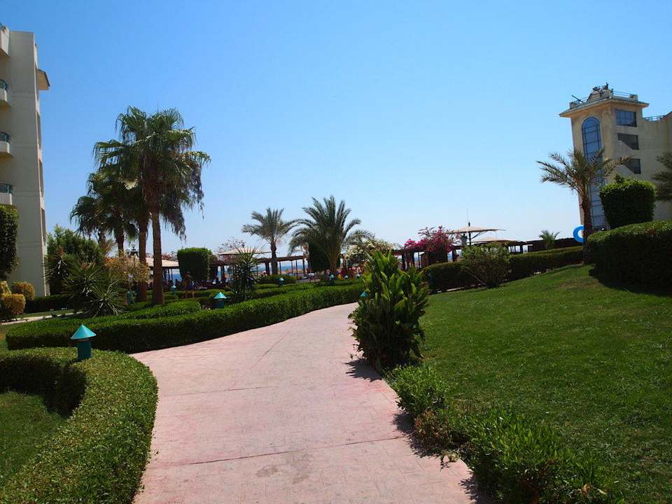 Droga od recepcji na basen Moreno Horizon Spa & Resort