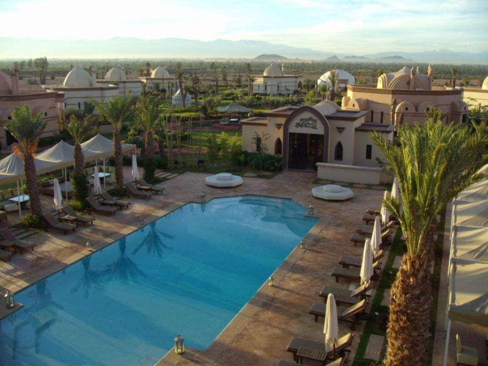 Hotelanlage und Pool von oben Hotel Octogone Earth Marrakech