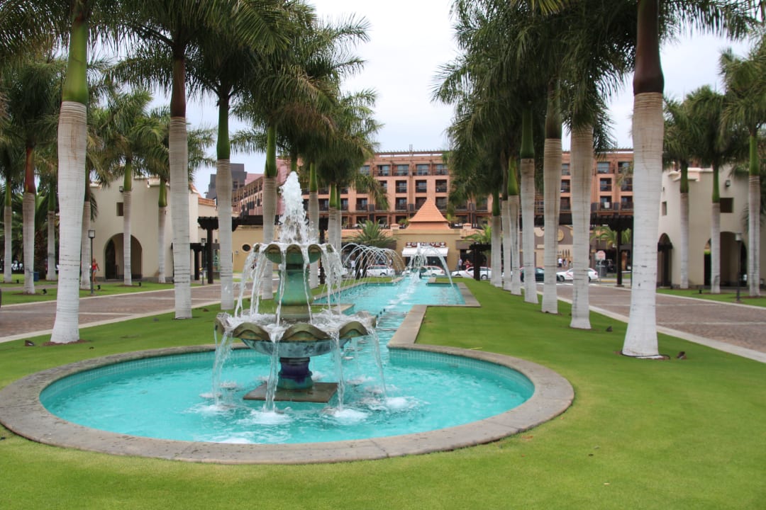 Einfahrt zum Hotel Lopesan Costa Meloneras, Resort & Spa