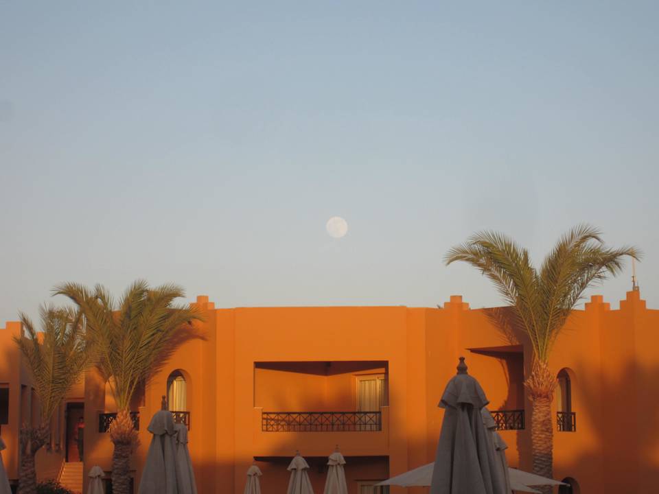 MOND ÜBER DER ANLAGE Stella Beach Resort & Spa Makadi Bay