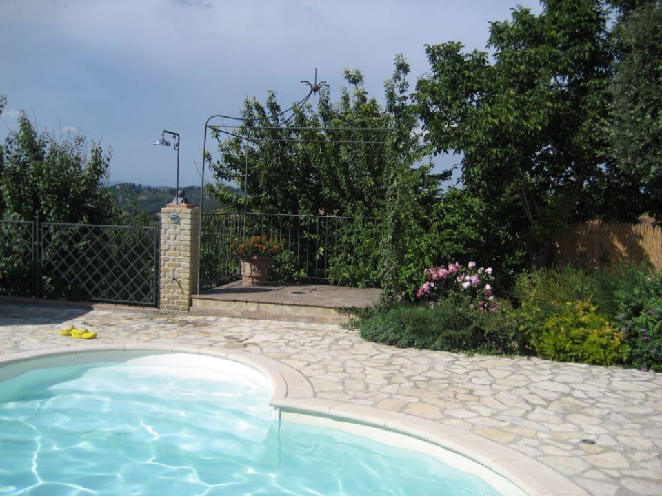 Pool und Dusche Ferienhaus La Vecchia Pieve