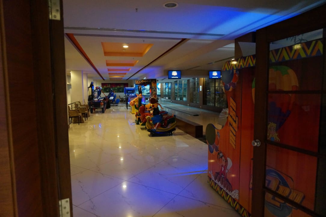 Bowling und div. Limak Lara Deluxe Hotel & Resort