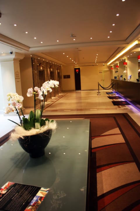 Rezeption Crowne Plaza ® Hamburg - City Alster