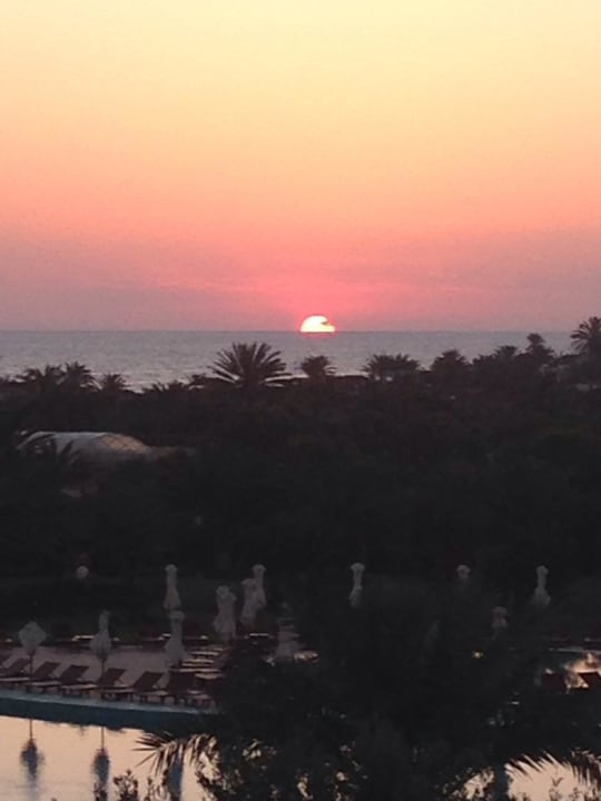 Vue de la chambre vue met Hotel Royal Garden Palace