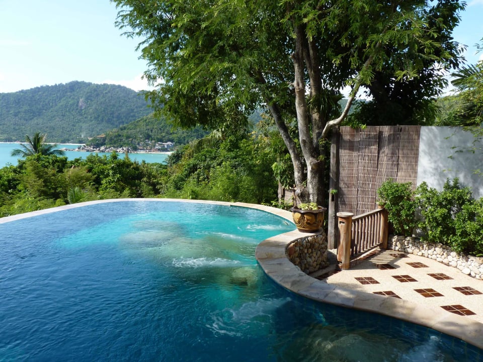 Blick vom Bett auf den privaten Pool Santhiya Koh Phangan Resort & Spa
