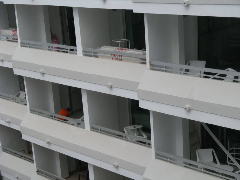 Man at Work alltoura Club Hotel Akeah Broncemar