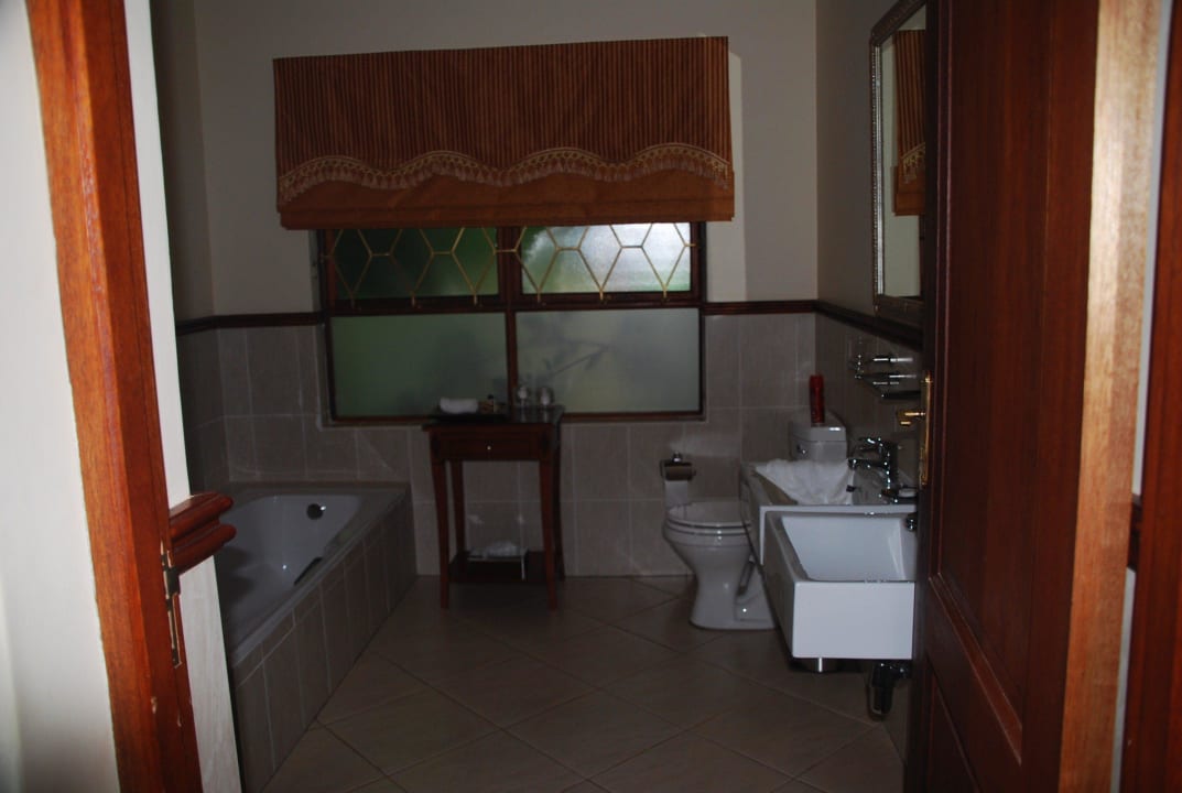 Schönes großes Badezimmer Summerfield Luxury Resort & Botanical Garden