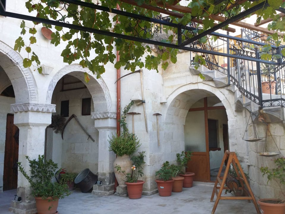 Untere Terrasse Maccan Cave Hotel