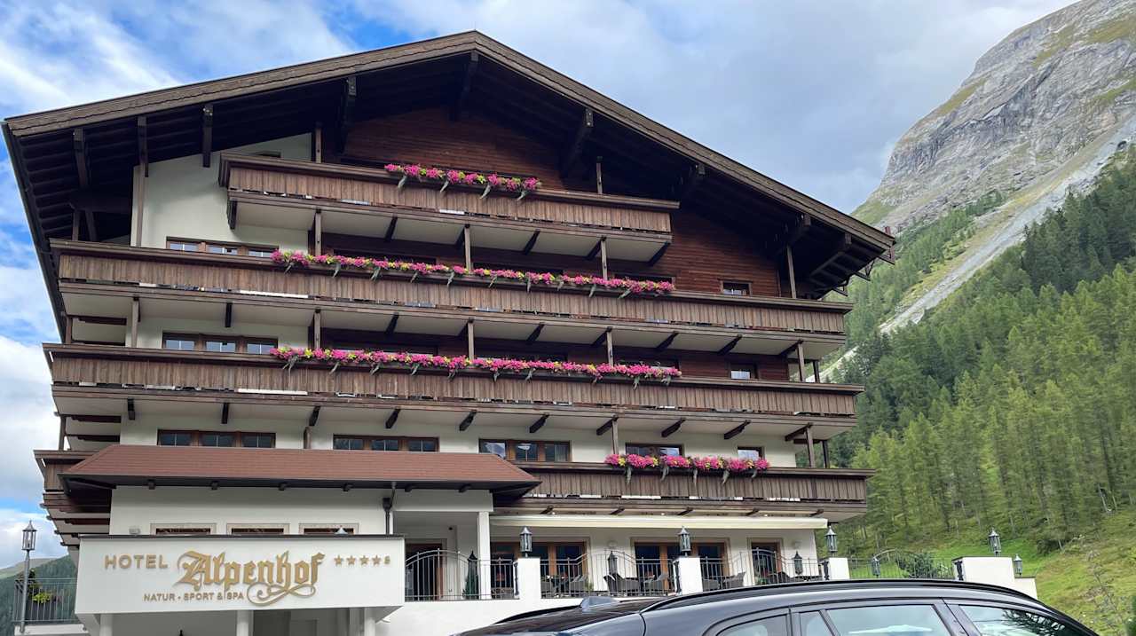 Außenansicht Hotel Alpenhof