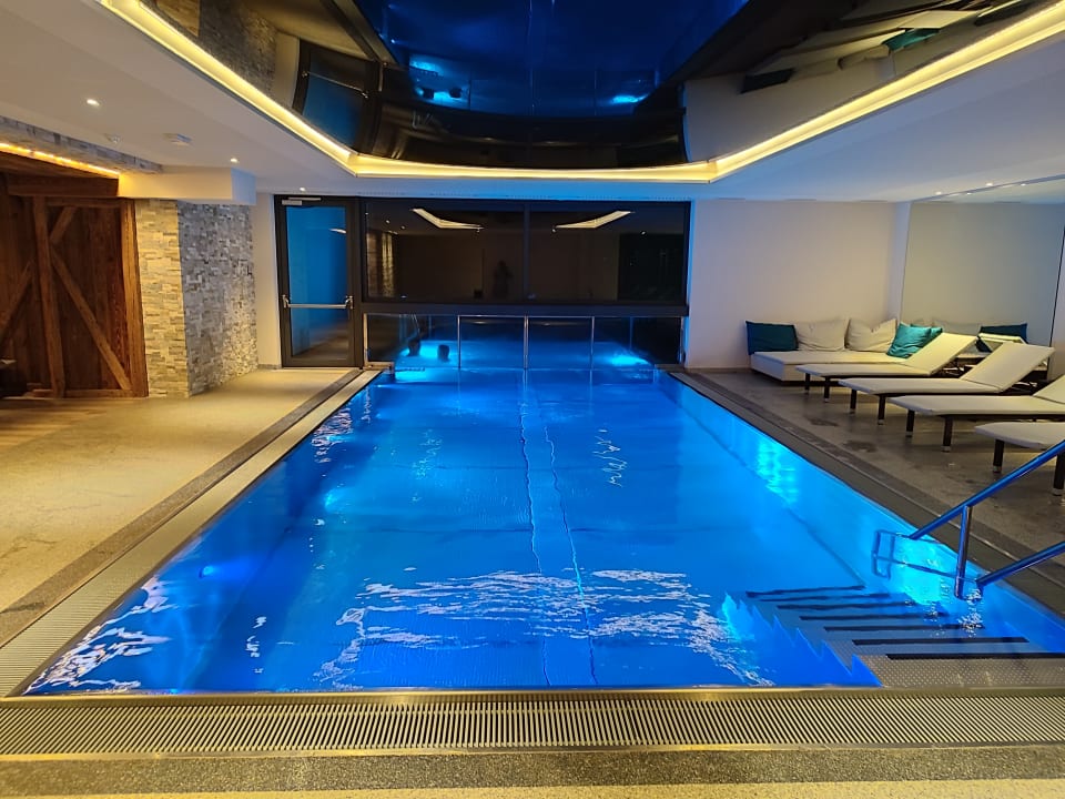 Pool MONTARA | living mountain air