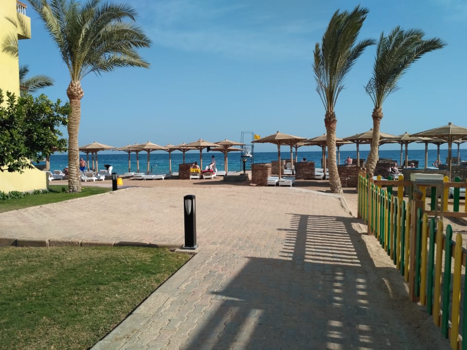 Strand Palm Beach Resort