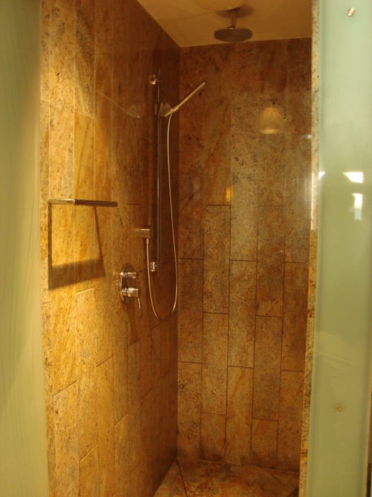 Zimmer 32 East Hotel