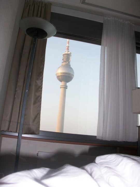 Morgendlicher Blick aus Bett Park Inn by Radisson Berlin Alexanderplatz