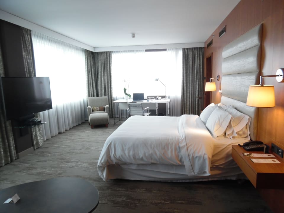 Zimmer 2017 (Schlafzimmer der Präsidentensuite): Bett The Westin Warsaw