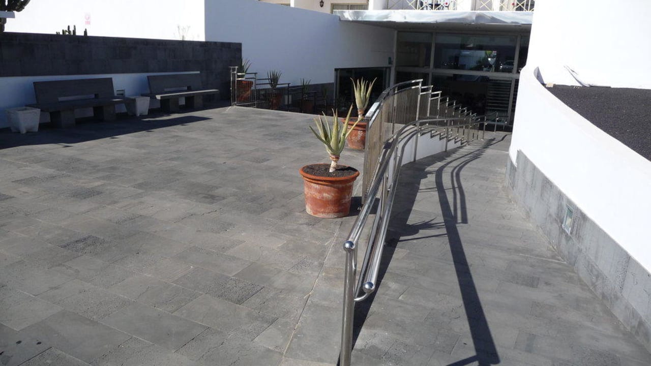 Eingang zum Hotel Hotel Floresta