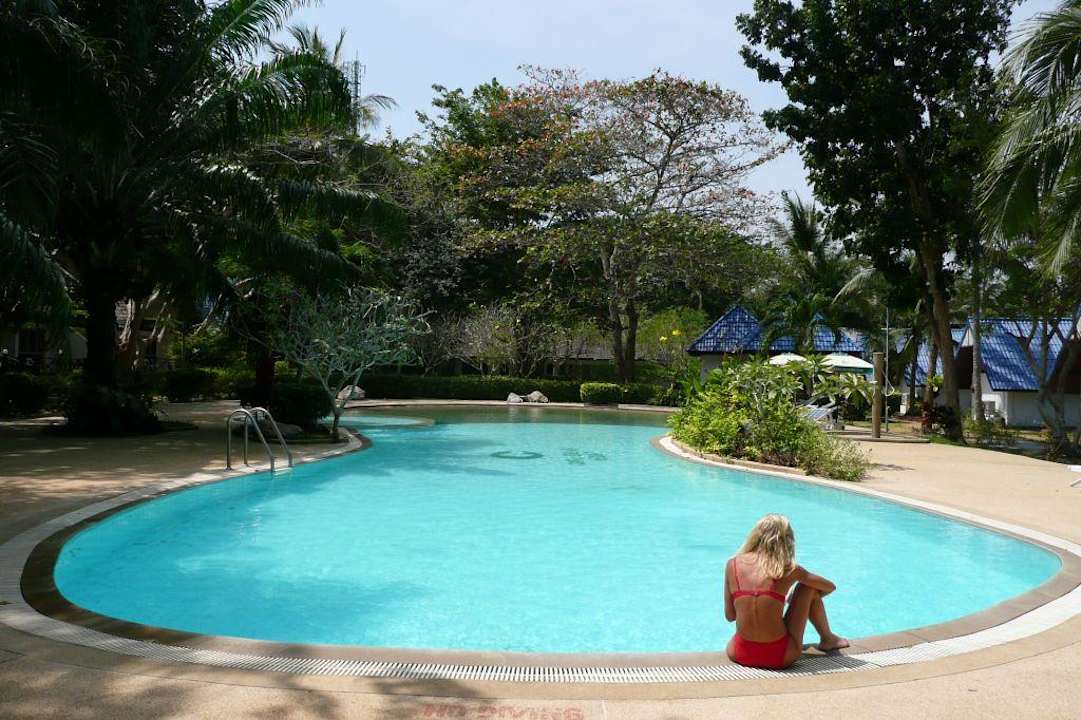 großzügiger Pool Hotel Coral Island Resort