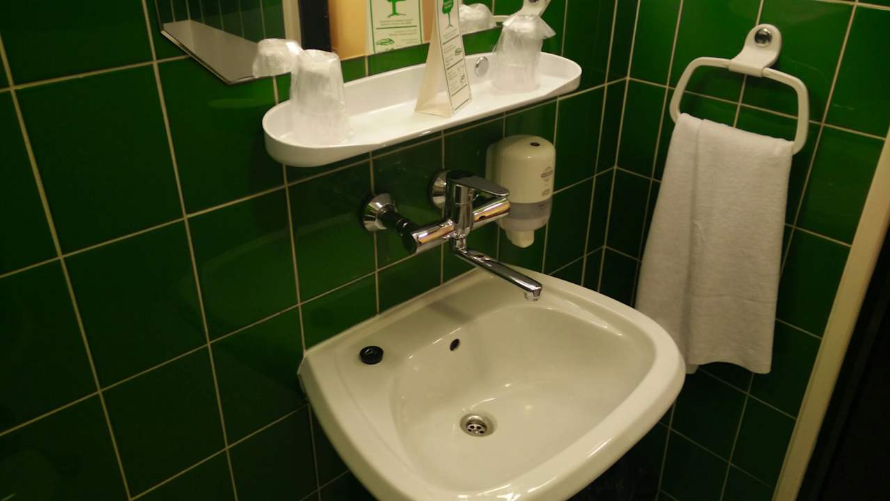 Zimmer Sangate Hotel Airport