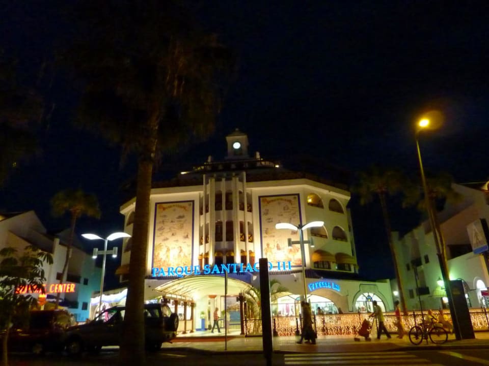 Bei Nacht  Parque Santiago III Official