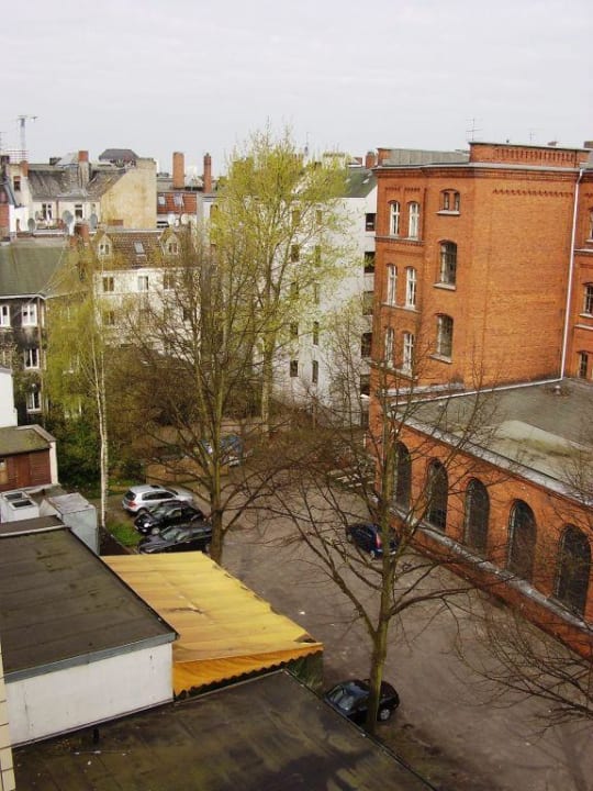 Ausblick zum Hinterhof Cityhotel Monopol