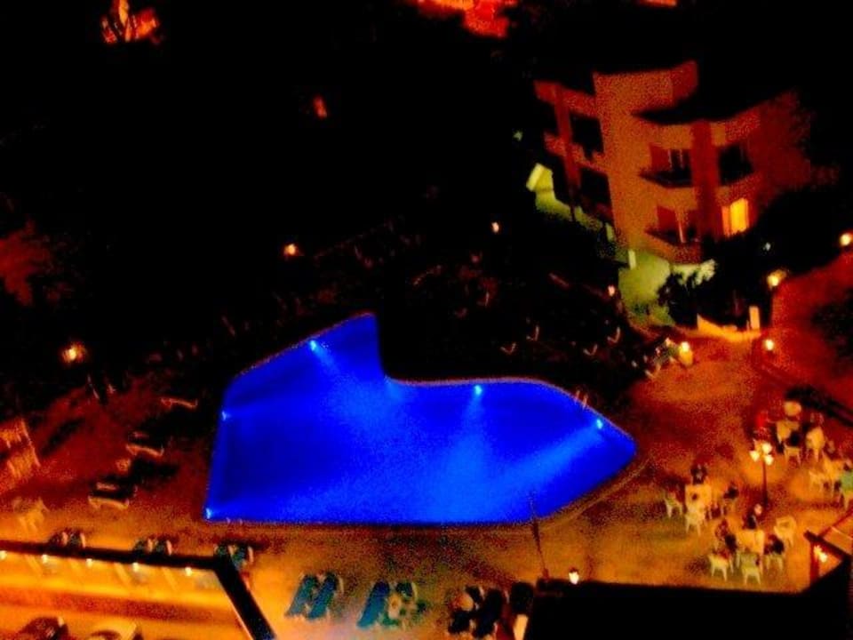 Der Pool bei Nacht THB Maria Isabel - Adults only