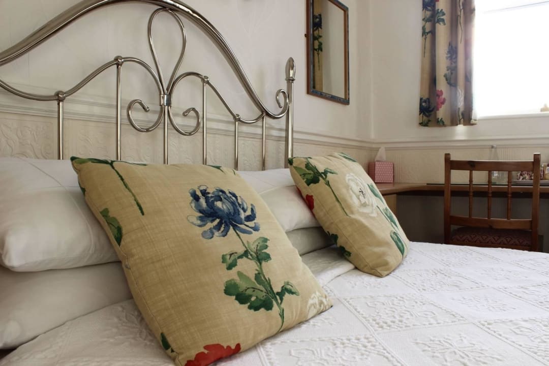 Petunia bedroom The Bloomsbury Guest House