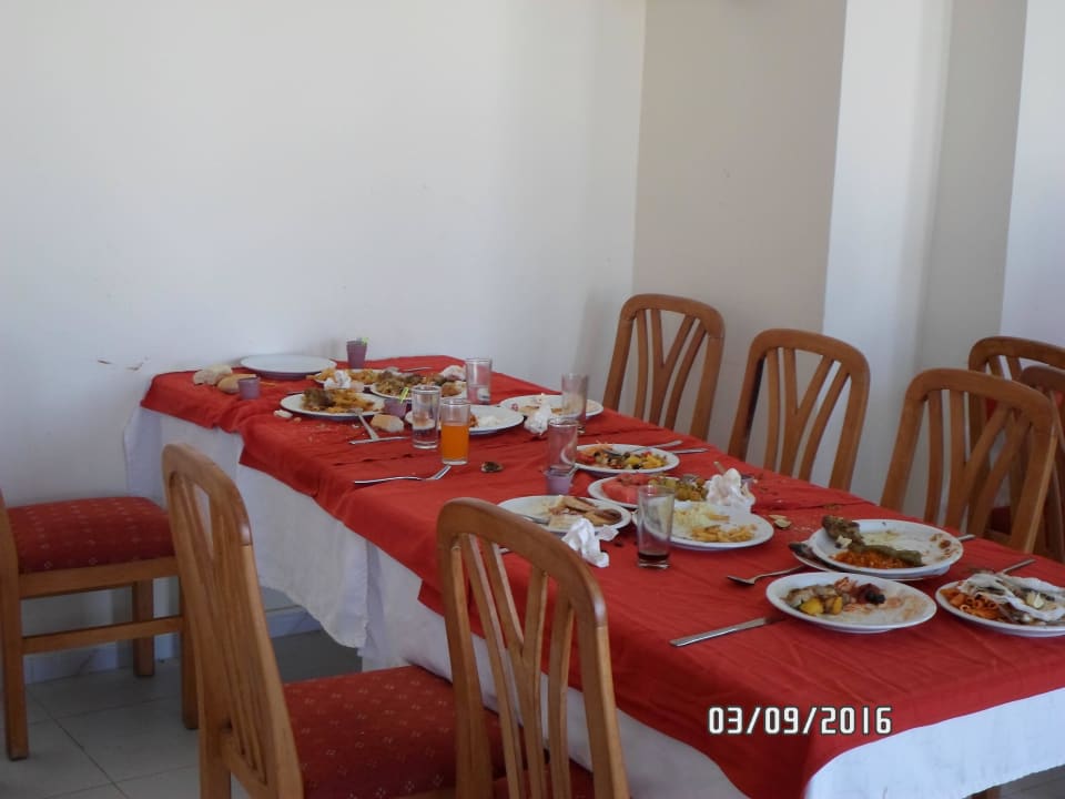 Nach dem Essen von Einheinschen Gästen Hotel Neptunia Skanes