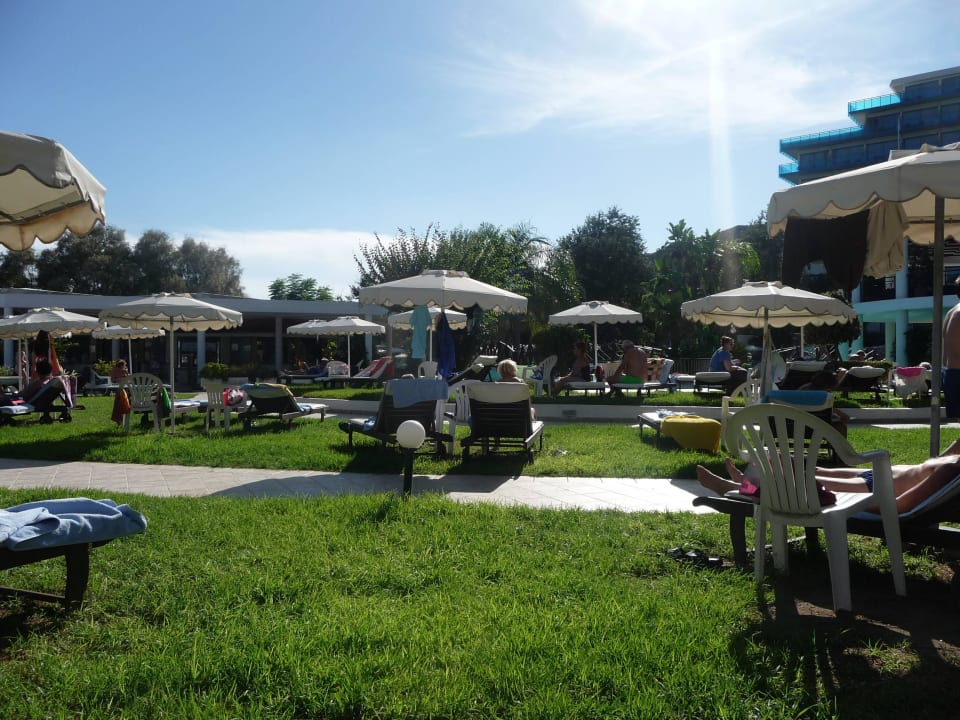 Liegewiese Hotel Calypso Beach