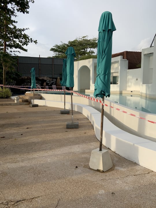 Pool Ocean Breeze Resort