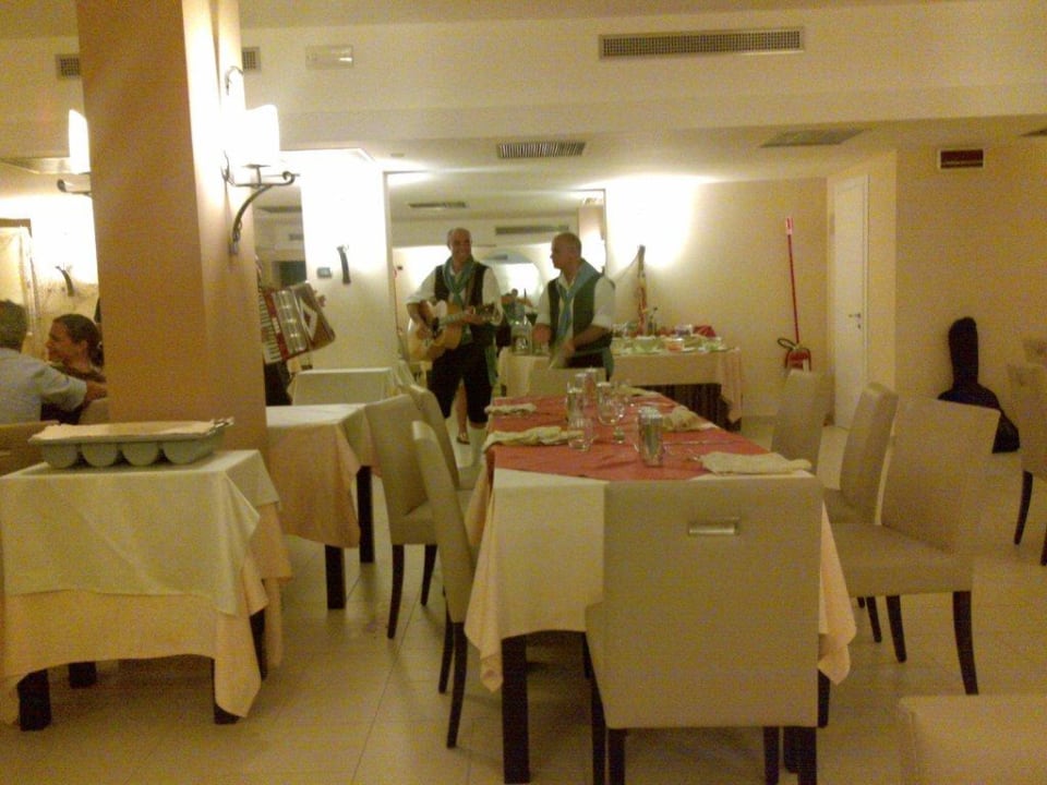 Ein schöner Abend Tropis Hotel