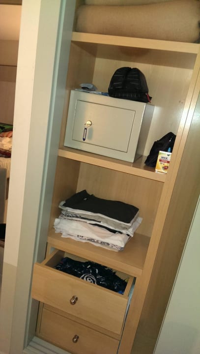 Gesamte Ablage Schrank allsun Hotel Lux de Mar