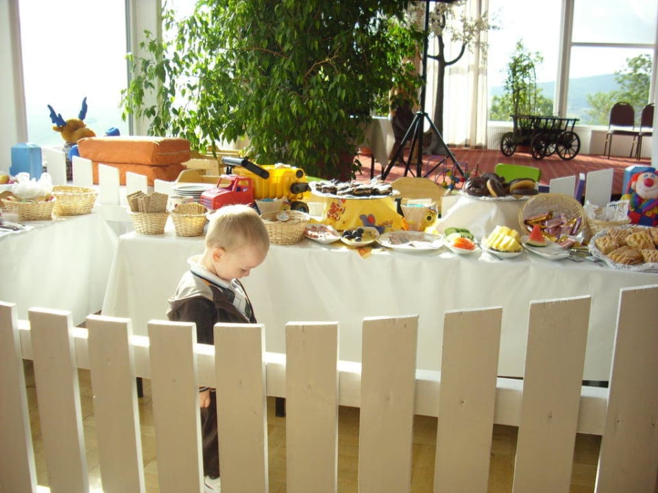 Enkel am Kinderbüffet AHORN Hotel Am Fichtelberg