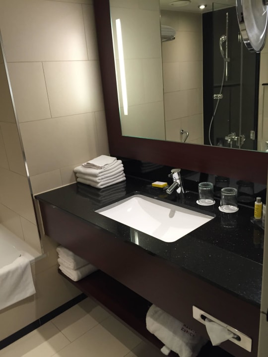 Nicht riesig, aber ausreichend Zürich Marriott Hotel