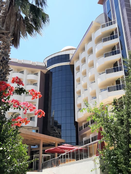 Außenansicht Saturn Palace Resort Hotel