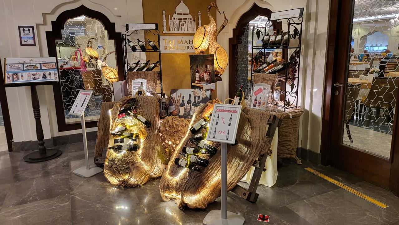 Gastro Royal Taj Mahal Hotel