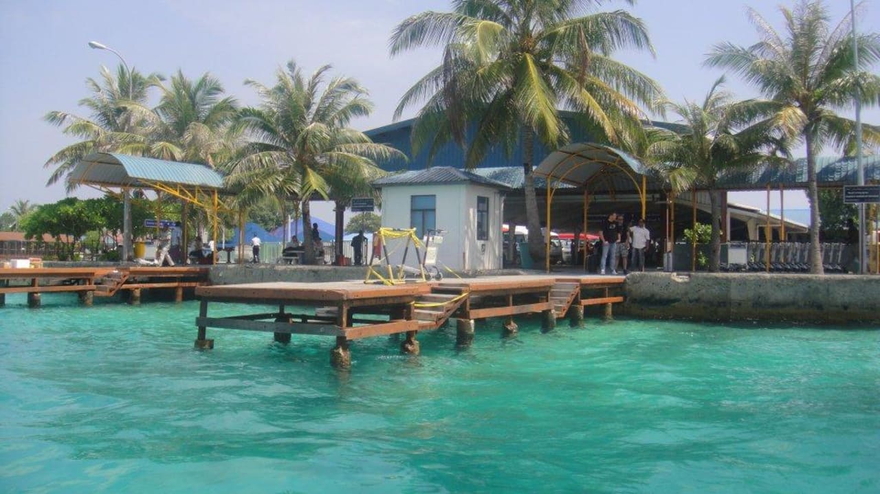 Lobby mit Bootssteg Cinnamon Dhonveli Maldives