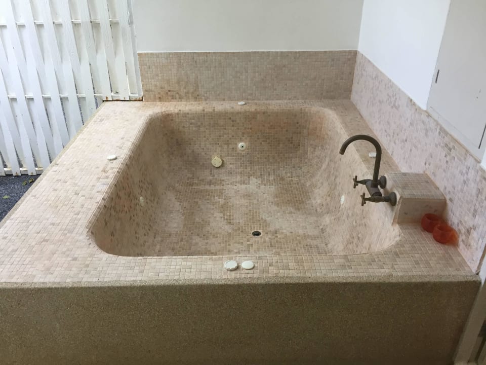 Jacuzzi Suite Ocean Breeze Resort