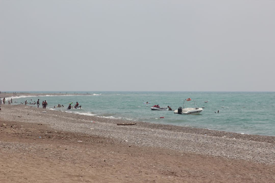 Weitläufiger Kiesstrand Belek Beach Resort Hotel