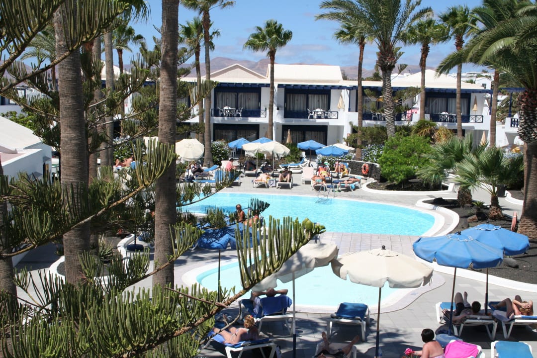 Die Poolanlage von Zimmer 23 aus gesehen Bungalows & Appartements Playamar