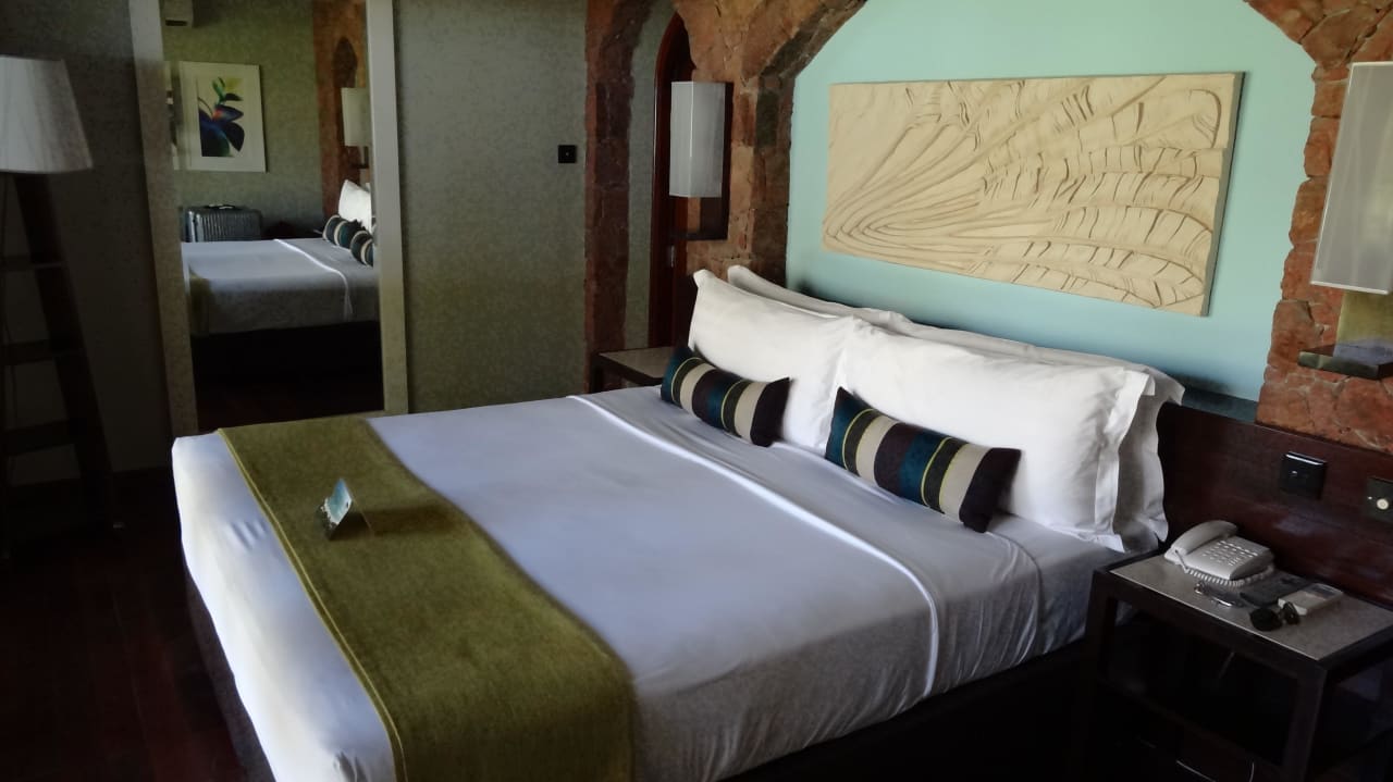 Das Schlafzimmer. Vom Bett mit Blick zur Terrasse Paradise Sun