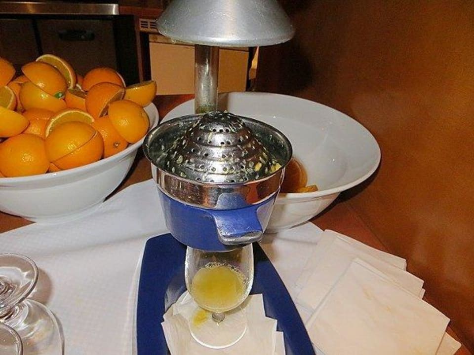 Frisch gepressten Orangensaft selbst zubereiten Hotel Baltic Stralsund