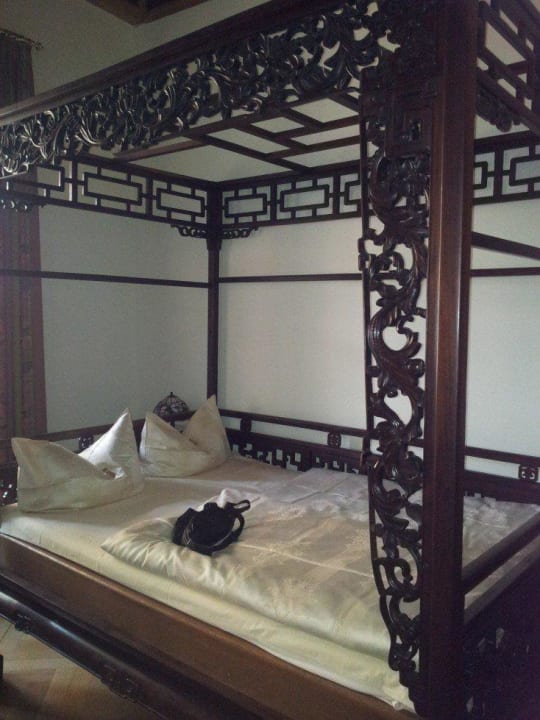 Burgherrenzimmer mit Himmelbett Hotel Burg Colmberg