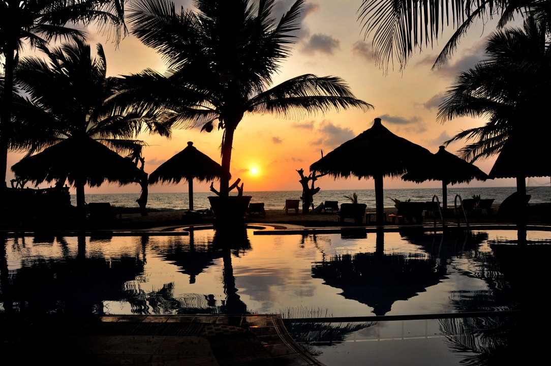 View Royal Beach Resort